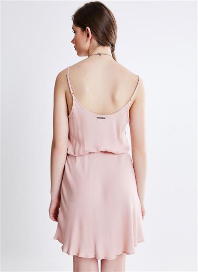 vestido com saia sobreposta