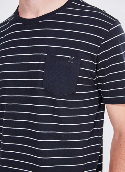 Camiseta com bolso na frente clearance