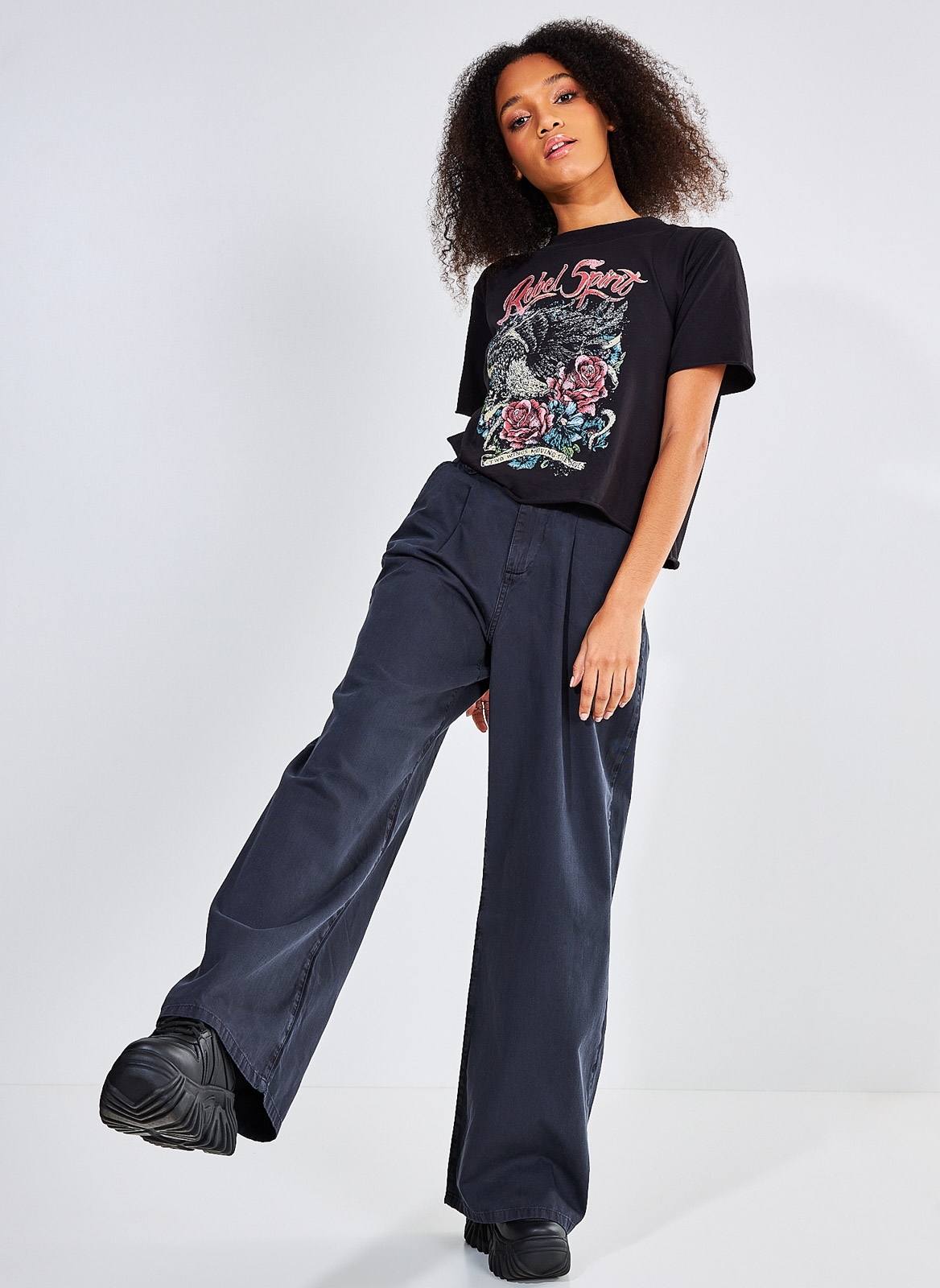 Calça Wide Leg Preta em Sarja - youcom: vem cá conferir suas peças favoritas